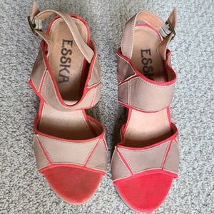 Size 36 Esska "Groove" Wedge in Mushroom/Coral
